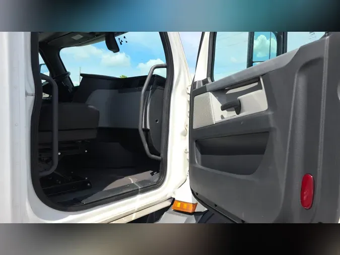 2019 Freightliner Cascadia 126