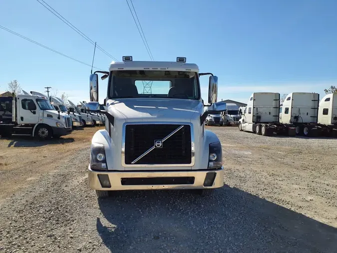 2017 VOLVO VNL64TRACTOR