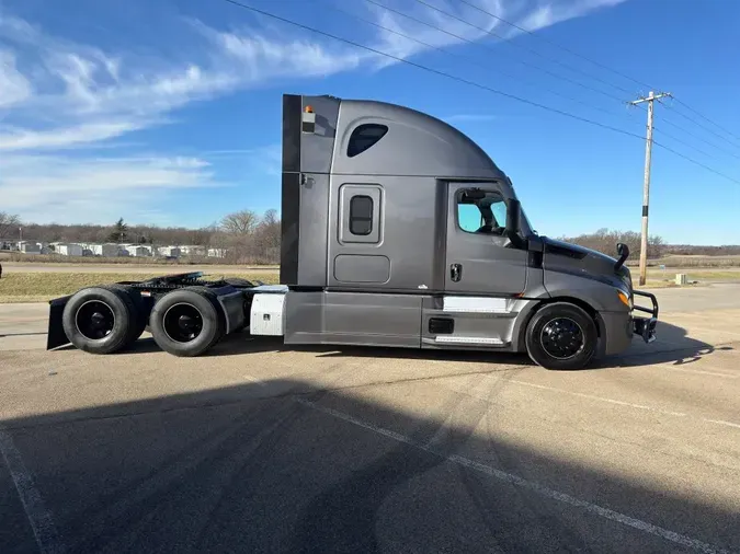2023 FREIGHTLINER Cascadia 126