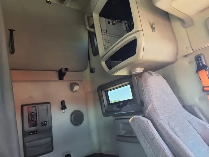 2019 VOLVO VNL64T-760