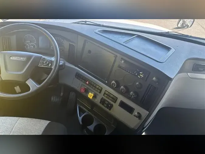 2021 FREIGHTLINER CA126