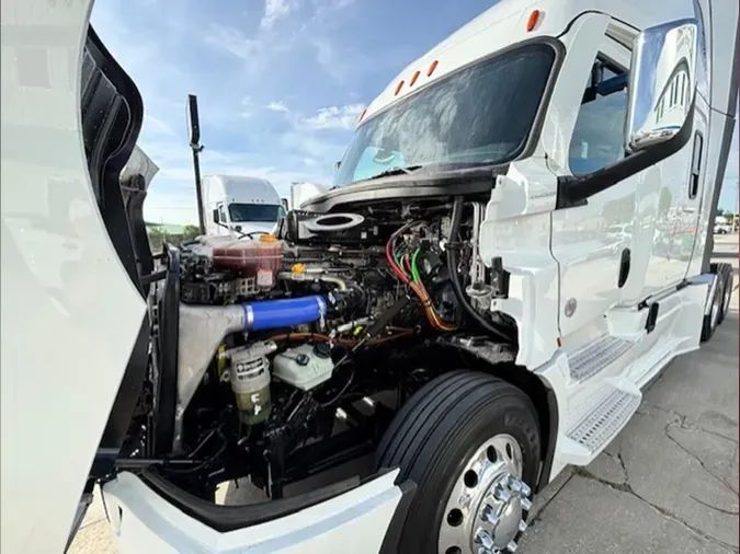 2023 Freightliner Cascadia 126