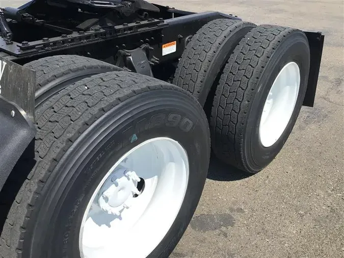 2019 FREIGHTLINER CA126