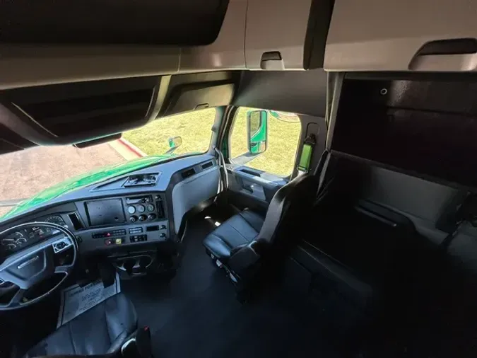 2021 FREIGHTLINER CA126
