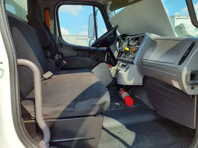 2017 FREIGHTLINER M2 106