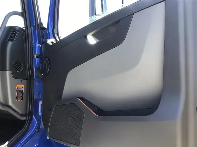 2021 VOLVO VNL640d423a3f70d1fb2c93dd2e2846cd1b284