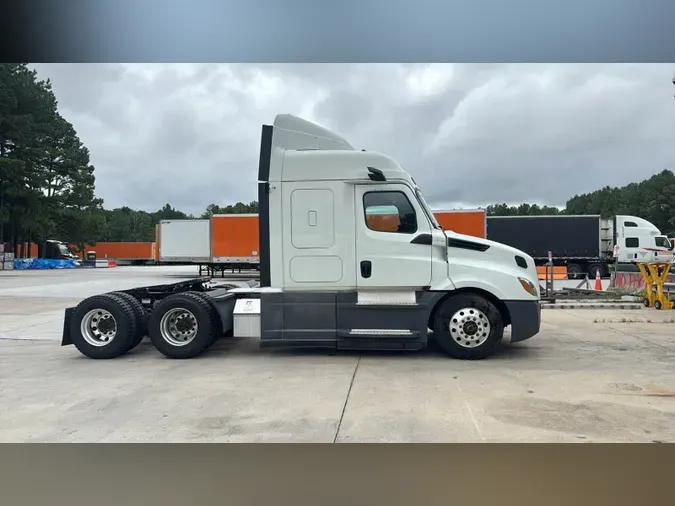 2020 Freightliner Cascadia 126