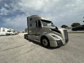 2021 VOLVO VNL760