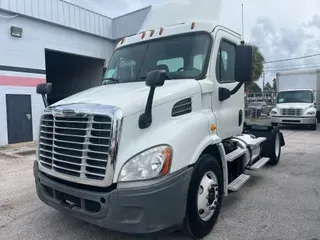 2015 FREIGHTLINER/MERCEDES CASCADIA 113