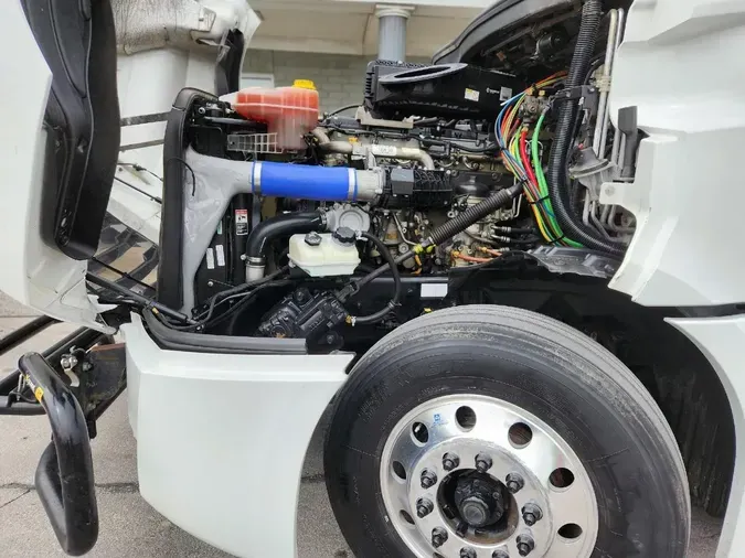 2021 FREIGHTLINER Cascadia 126