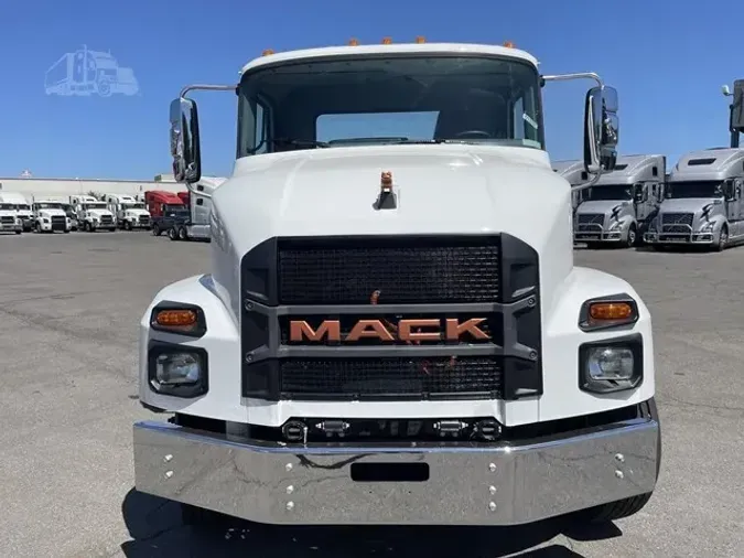 2025 MACK MD6