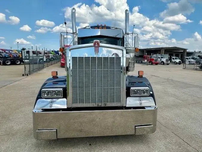 2022 Kenworth W900L