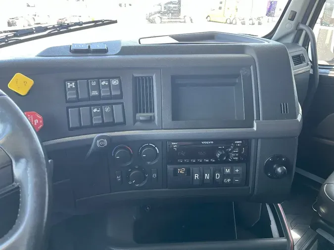 2019 VOLVO VNL860