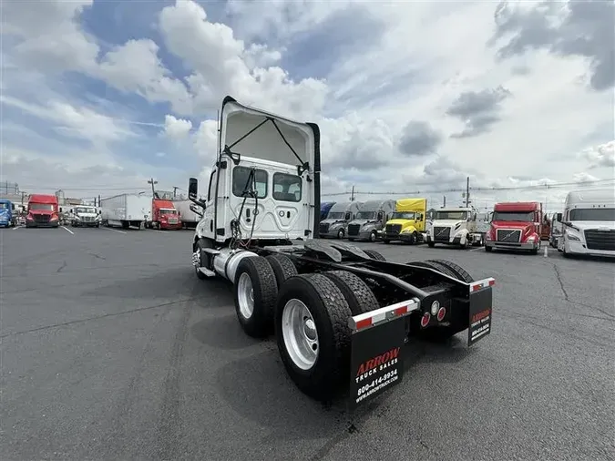 2019 FREIGHTLINER CASCADEVO1