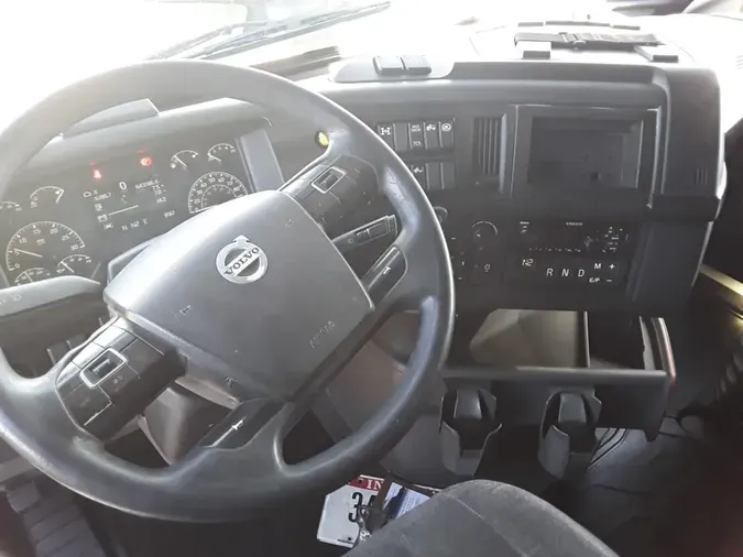 2020 VOLVO VNR64T-640