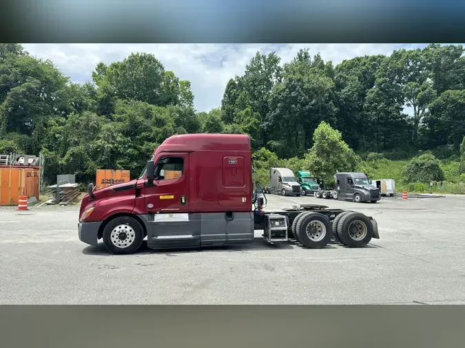 2020 Freightliner Cascadia 126