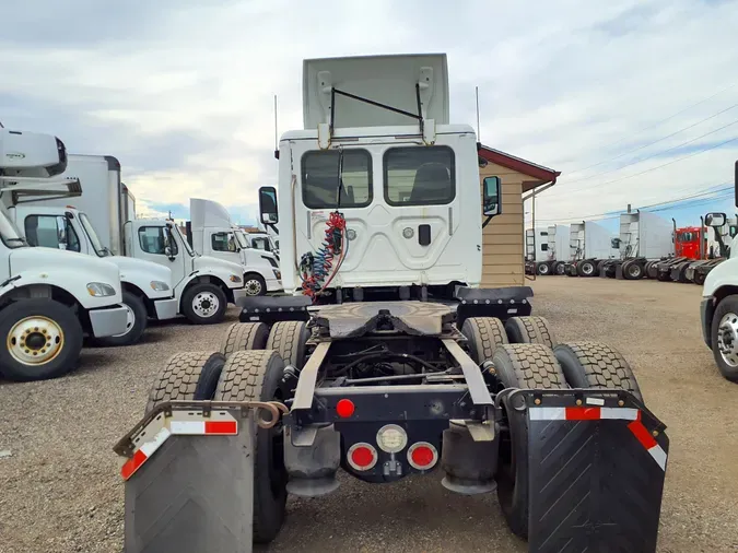 2017 FREIGHTLINER/MERCEDES CASCADIA 125