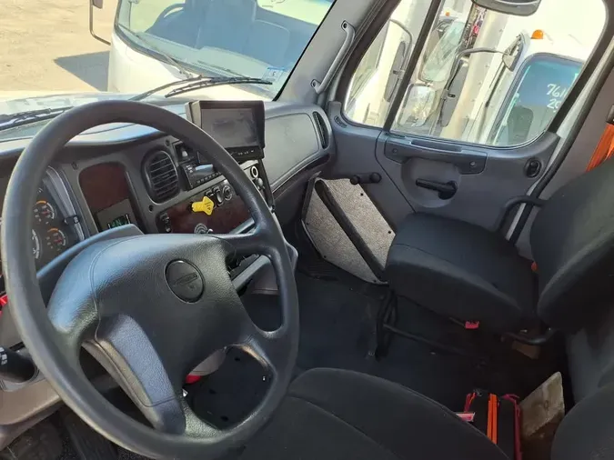 2018 FREIGHTLINER/MERCEDES M2 106