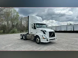 2015 Volvo VNL300