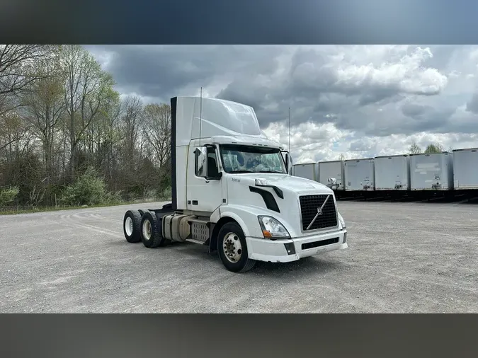 2015 Volvo VNL300d4466074e043104bcff6b1bd3b3416aa