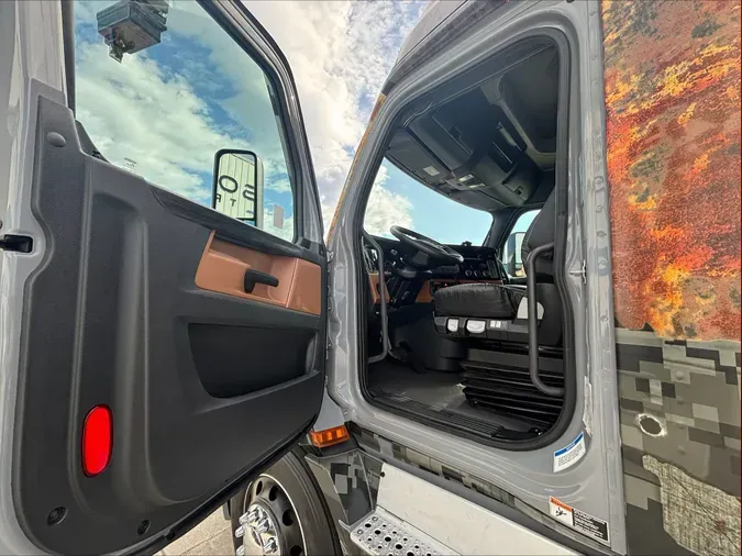 2023 Freightliner Cascadia 116