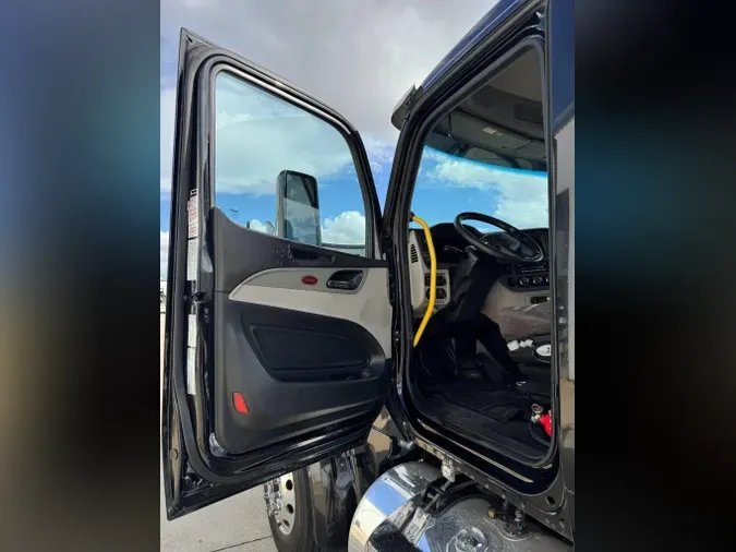 2022 Peterbilt 567