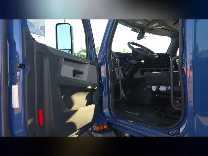 2020 Freightliner Cascadia 126