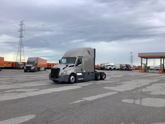 2022 Freightliner Cascadia 126