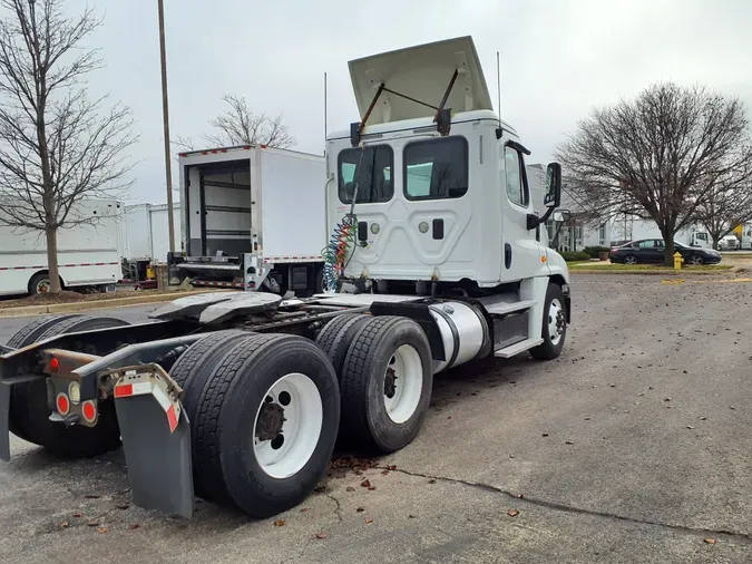 2016 FREIGHTLINER/MERCEDES CASCADIA 125