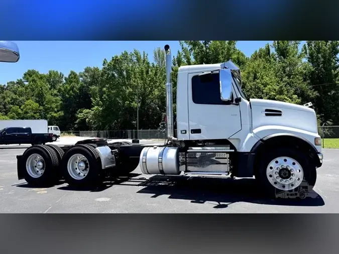 2019 VOLVO VHD64FT300