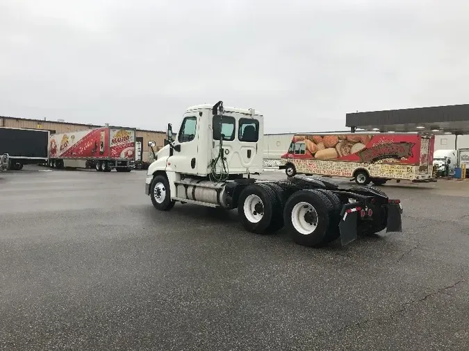 2017 Freightliner X12564ST