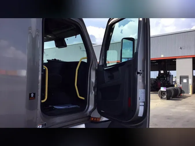 2025 Freightliner Cascadia 126