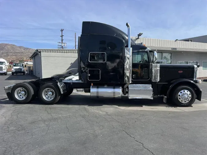 2017 Peterbilt 389