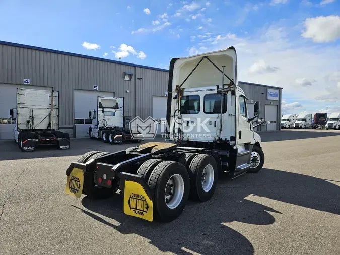 2019 FREIGHTLINER CASCADIA CA126