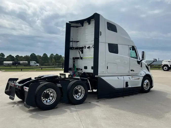 2025 VOLVO VNL64T860