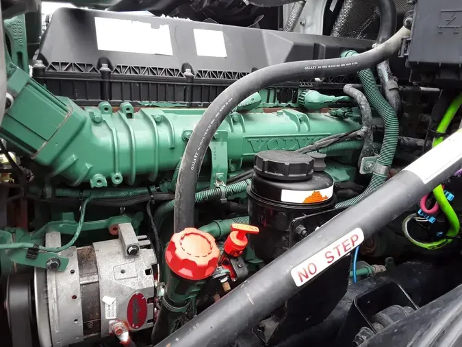 2020 VOLVO VNL64T-760