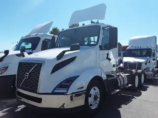 2019 VOLVO VNL64T-300