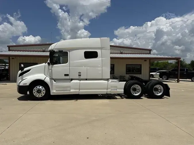 2021 VOLVO VNL64T740