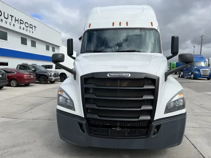 2020 Freightliner Cascadia 126