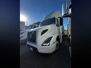 2018 VOLVO VNL64T-300