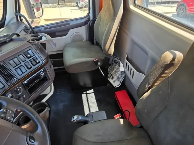 2016 VOLVO VNL64TRACTOR