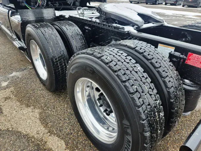 2024 VOLVO VNL64T860