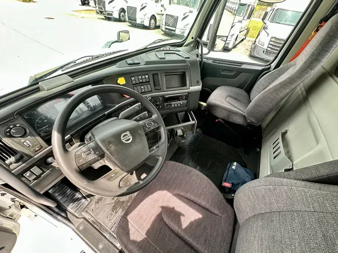 2019 Volvo VNL64T300