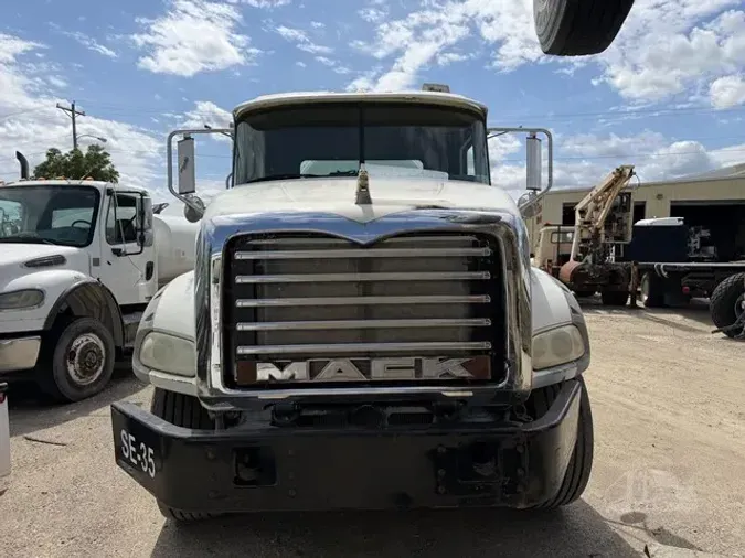 2015 MACK GRANITE GU813d48386cb97af7e2a1b705a8b21e786a7