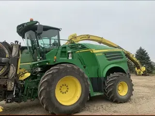 2018 John Deere 8700