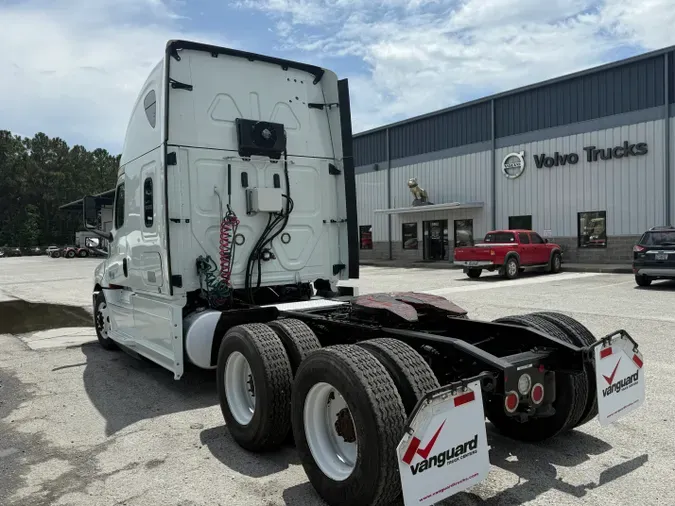 2020 Freightliner Cascadia 126