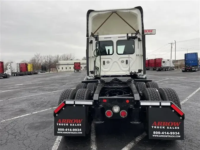 2020 FREIGHTLINER CA126