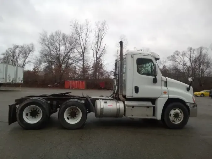 2013 Freightliner X12564ST