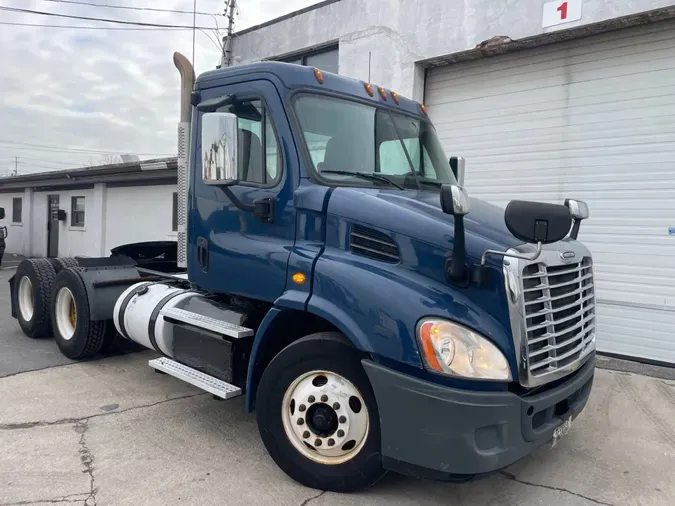 2017 FREIGHTLINER/MERCEDES CASCADIA 113