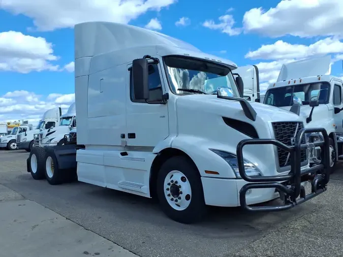 2020 VOLVO VNR64T-640